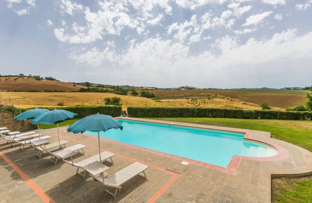 Beautiful private villa with WIFI, private pool, TV, patio, pets allowed and panoramic view