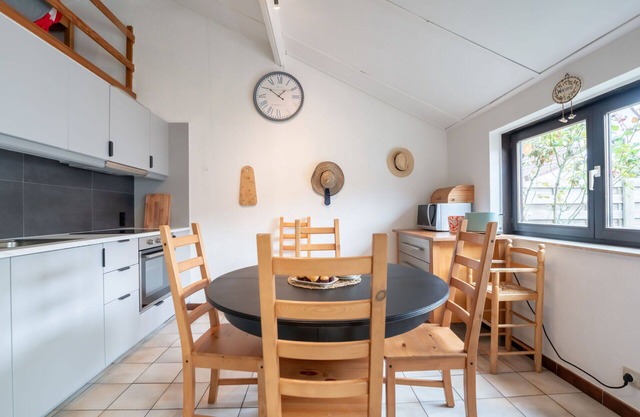 Beautiful private villa for 5 people with WIFI, TV, terrace, pets allowed and parking