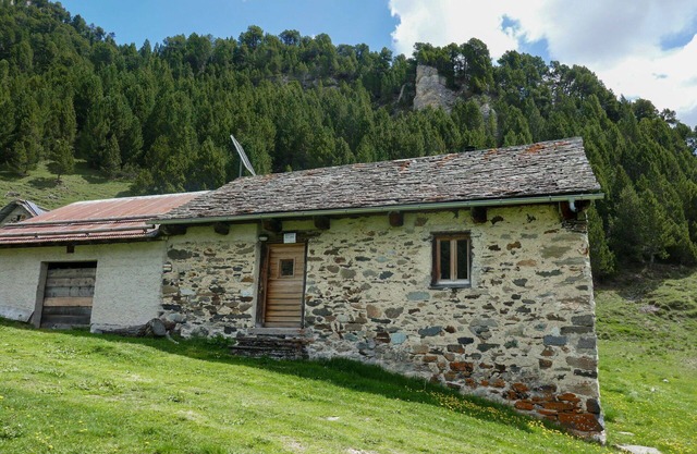 Beautiful private villa for 6 people with pets allowed, panoramic view and parking