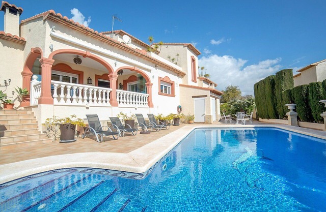 Beautiful private villa for 8 people with WIFI, A/C, private pool, TV and terrace
