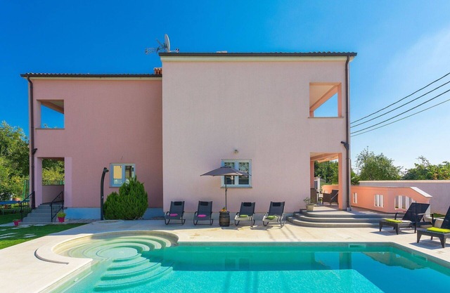 Beautiful private villa for 12 guests with private pool, A/C, WIFI, TV, terrace and pets allowed