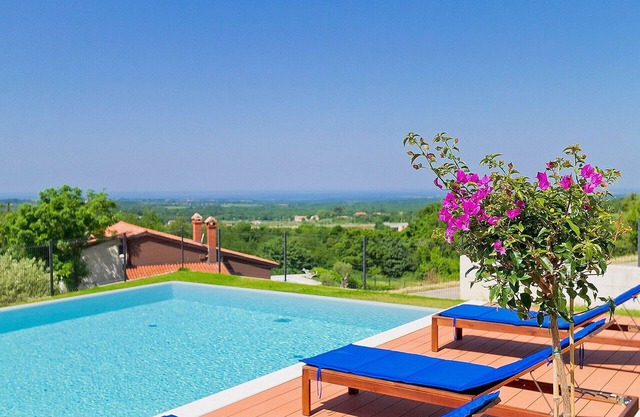 Beautiful private villa for 8 people with private pool, WIFI, A/C, TV, patio and panoramic view