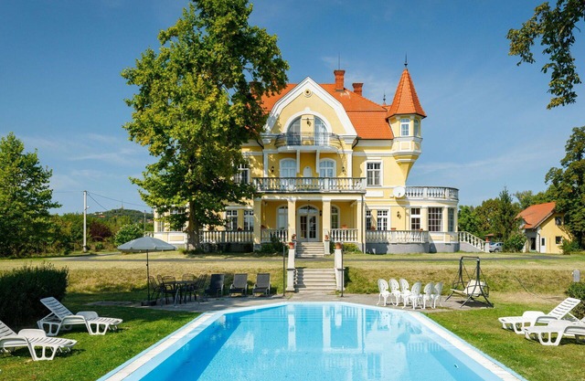 Beautiful private villa with WIFI, private pool, TV, terrace, pets allowed and panoramic view