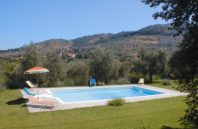 Beautiful private villa for 6 people with private pool, WIFI, TV and parking