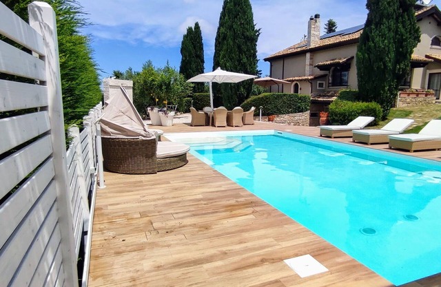 Beautiful private villa for 10 people with private pool, A/C, WIFI, TV and panoramic view