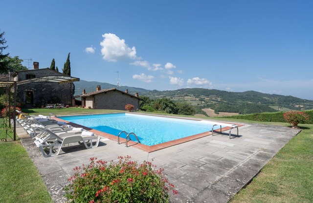 Beautiful private villa with private pool, hot tub, WIFI, A/C, TV, patio, panoramic view and par.