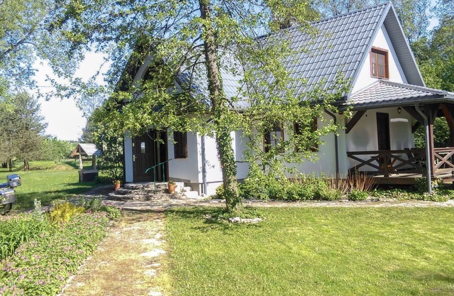 Beautiful private villa for 8 guests with terrace, pets allowed and parking