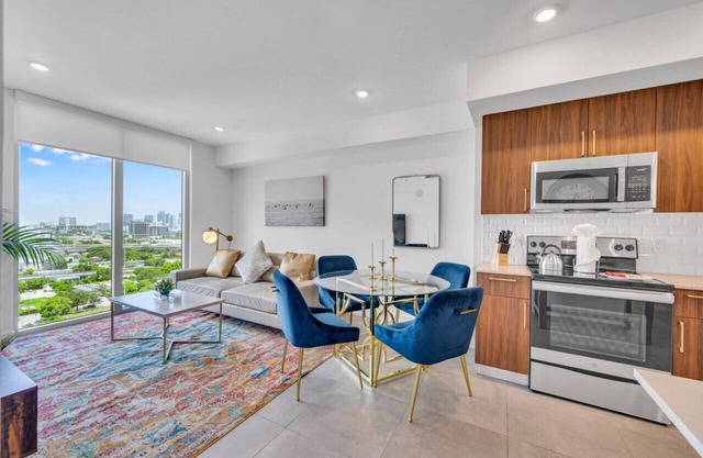 Beautiful Property W/King Bed & Free Parking