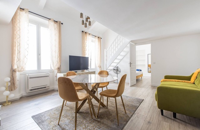 Beautiful Renovated Duplex Min. from Beach/Palais