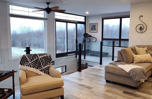 Beautiful retreat on 16 acres of tranquil views and trails, close to everything!
