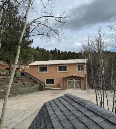 Beautiful Rocky Mountain Home with views on 1 acre