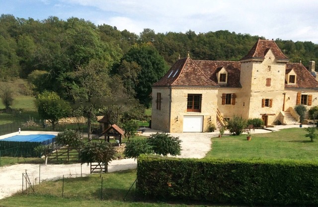 BEAUTIFUL RUAL CHARACTER HOUSE WITH LARGE SWIMMING POOL AND GARDEN