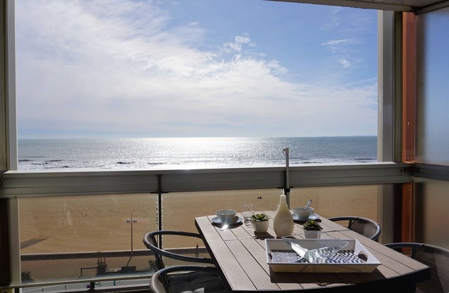 Beautiful studio for 4 with balcony and parking sea view