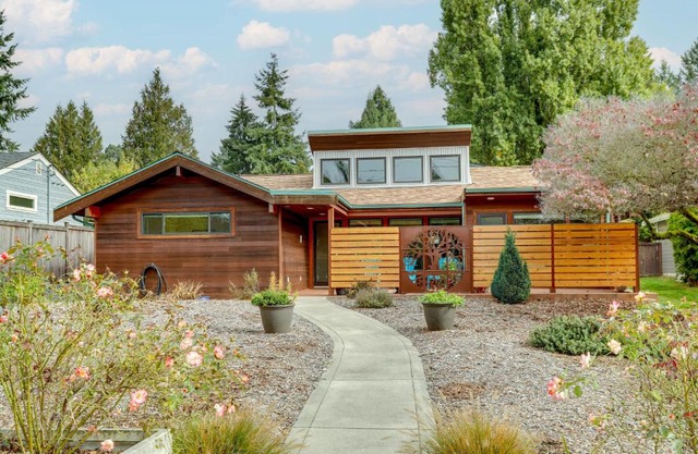 Beautiful Seattle Home with Patio about 9 Mi to Downtown