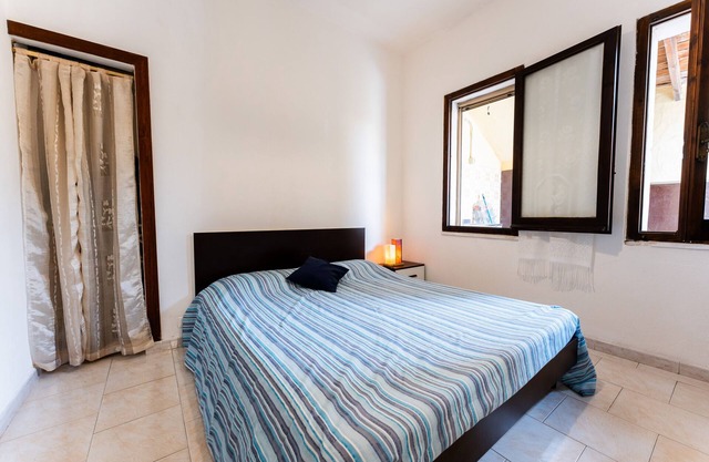 Beautiful Small Villa with Garden, Terrace & Wi-Fi; Parking Available