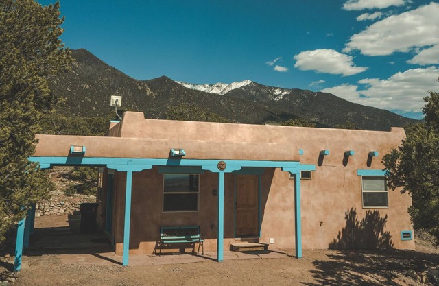 Beautiful southwest house with 2 bedrooms at the foot of the Sangre de Cristos