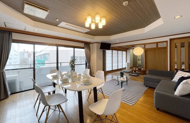 Beautiful, spacious apartment next to Peace Park