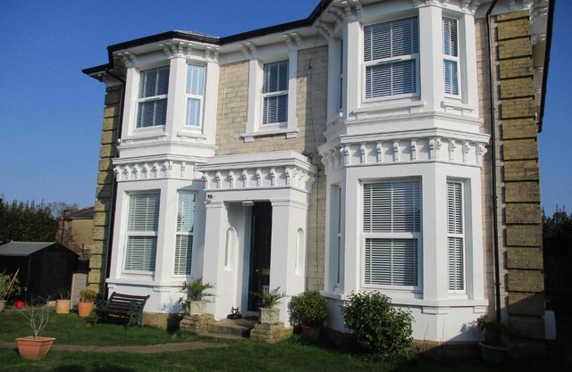 Beautiful Spacious Apartment 1st Floor Sleeps 5