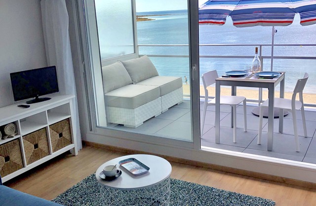 Beautiful studio spectacular view of the beach