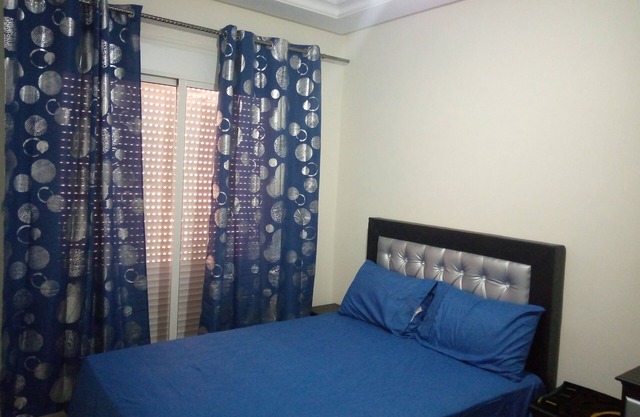 Beautiful Studio with King bed and Free parking