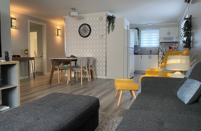 Beautiful sunny accommodation (31days +)