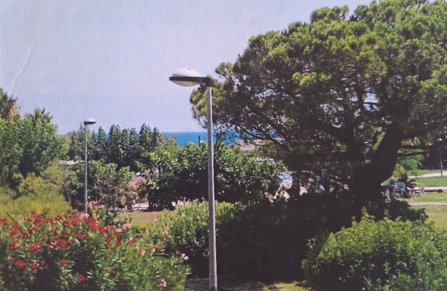 Beautiful T3, 150m from the beach, 2 bedrooms, large loggia, secure parking.