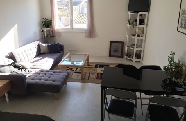 Beautiful T2 Renovated, fully equipped and well located, bright and quiet