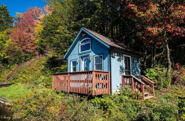 Beautiful Teeny Tiny Cottage On Lake Eden, directly on the water front