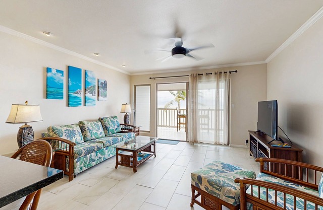 Beautiful, Third-Floor, Oceanfront Condo w/Water Views, Shared Pool, Free WiFi