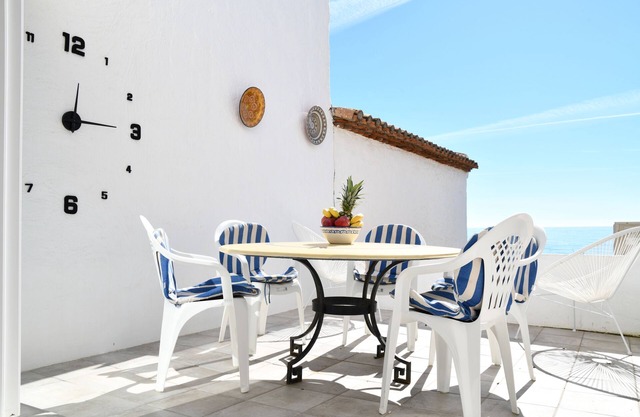 Beautiful traditional 4 bed villa on the beach
