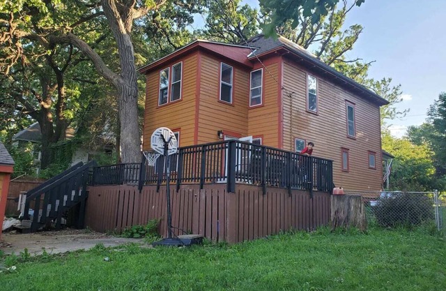 Beautiful Two Story Home by Fountain Lake and Mayo Clinic
