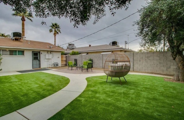 Beautiful Updated 2-Bdrm in Old Town Scottsdale!