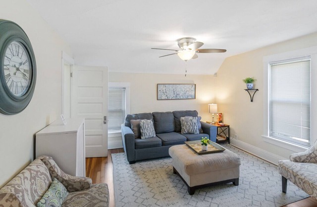 Beautiful updated 5 bedroom house Near Naval Base!