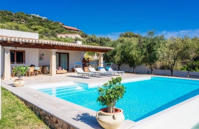 BEAUTIFUL VILLA WITH PRIVATE POOL, 150 METERS FROM THE SEA