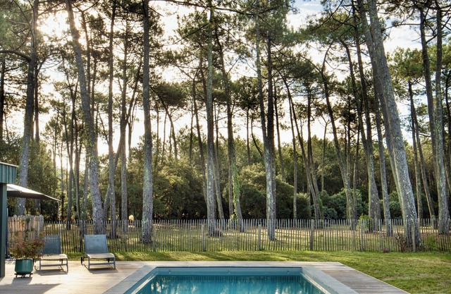 Beautiful villa between beach and forest, with heated pool for a top vacation!