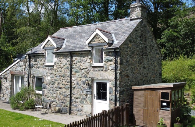 Beautiful villa for 4 people with WIFI, pets allowed and parking