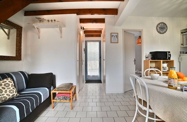 Beautiful villa for 4 guests with WIFI, TV, terrace and parking