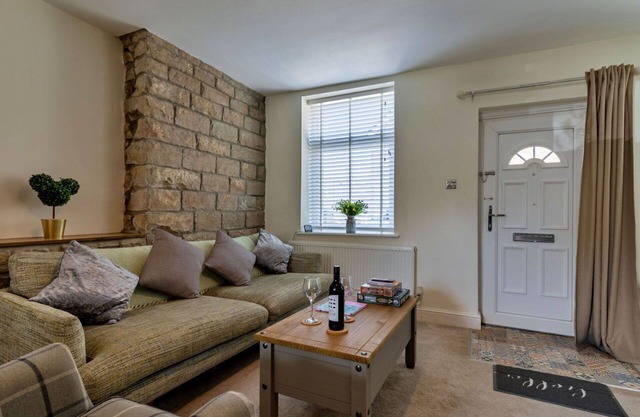Beautiful villa for 2 guests with WIFI, pets allowed and parking