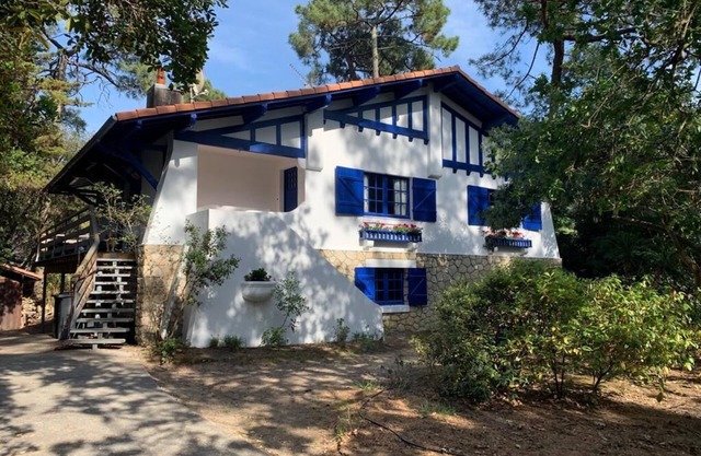 Beautiful Villa with large terrace 50m from the beach