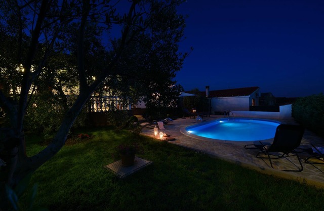 Beautiful Villa Pine, 4 bedrooms, private pool, playground for kids, near beach