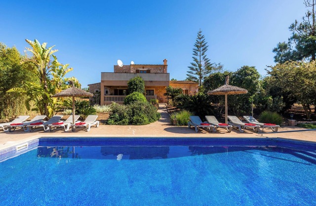Beautiful Villa"Son Peris" in Cas Concos with Pool, Air Conditioning and Wi-Fi