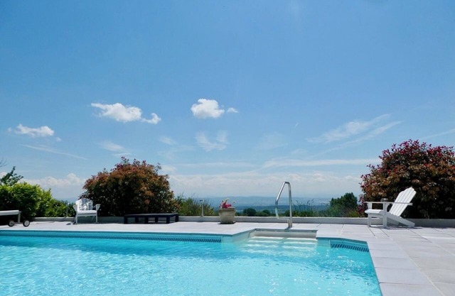 Beautiful villa with heated pool, hot tub & amazing views Aude valley & Pyrénées