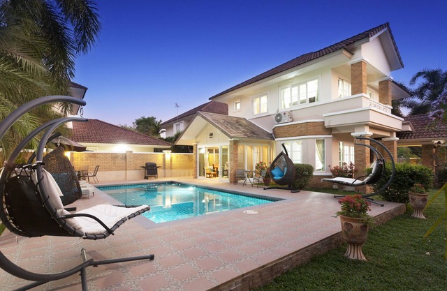 Beautiful Villa with Private Salt Water Swimming Pool