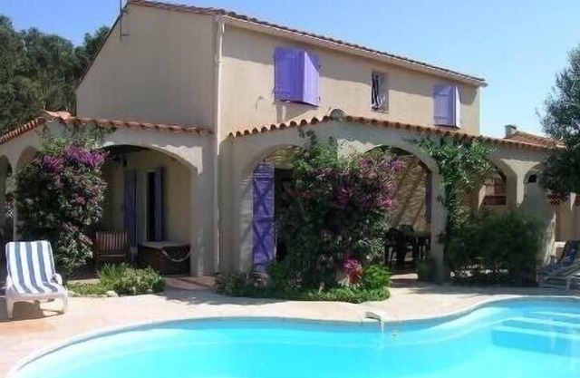 BEAUTIFUL VILLA WITH PRIVATE POOL for 6 or 7 PEOPLE