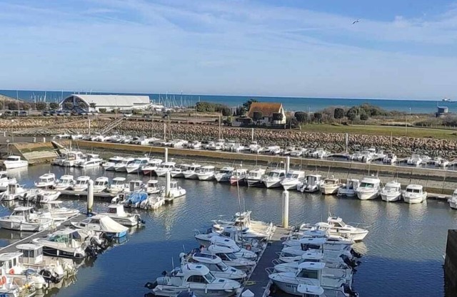 BEAUTIFUL WATERFRONT APARTMENT - BREATHTAKING MARINA AND SEA VIEWS!