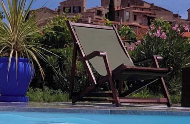 Beautiful, well-equipped house with garden and swimming pool