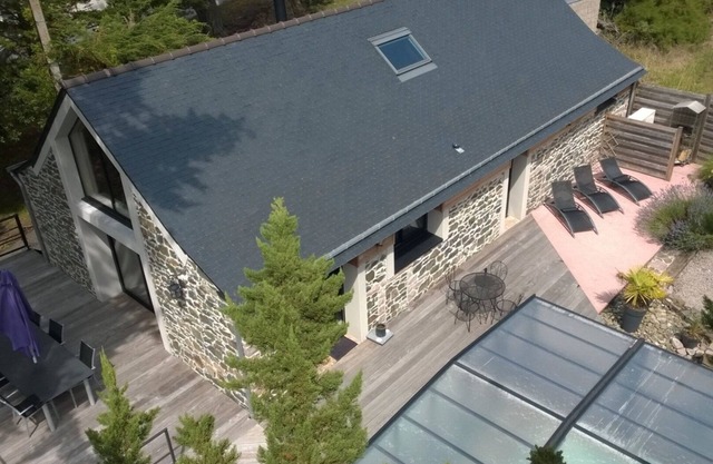 beautifull stylish house close to the beach, heated and covered swimming pool