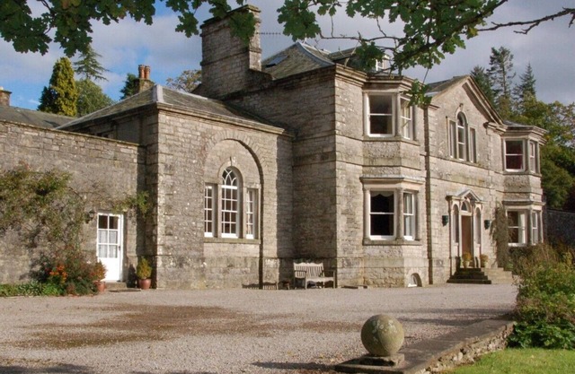 Beautifully appointed cottage in extensive grounds