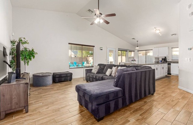 Beautifully Decorated Home,Avondale,PrivatePool