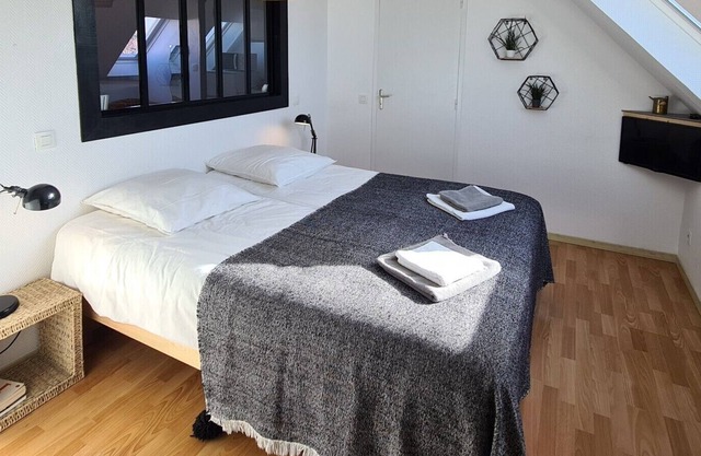 Beautifully flat in the centre of the island